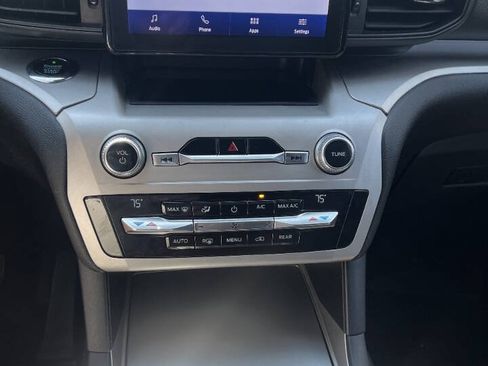 Used 2020 Ford Explorer XLT AWD/4WD image 24