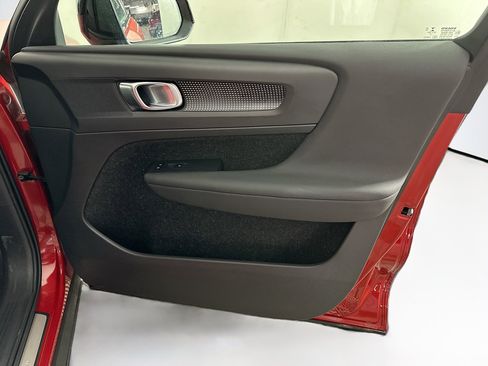 Used 2021 Volvo XC40 T5 R-Design w/ Protection Package Premier image 32