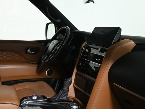 Used 2023 INFINITI QX80 Sensory w/ All-Season Package AWD/4WD image 36