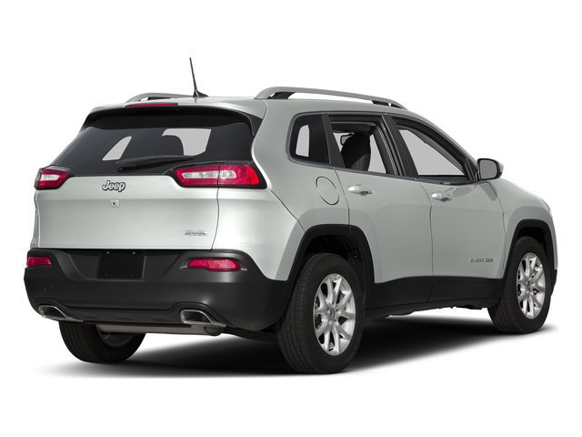 Used 2017 Jeep Cherokee Latitude w/ Cold Weather Group AWD/4WD image 2