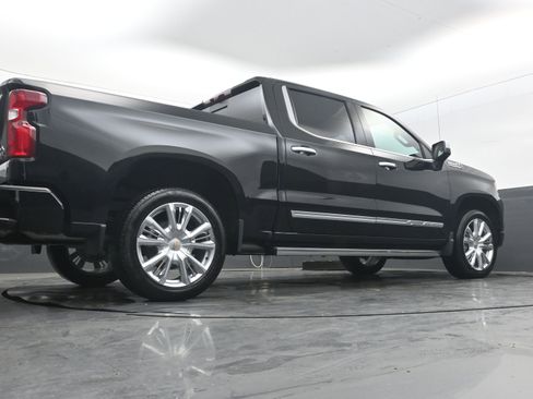 Used 2025 Chevrolet Silverado 1500 High Country AWD/4WD image 25