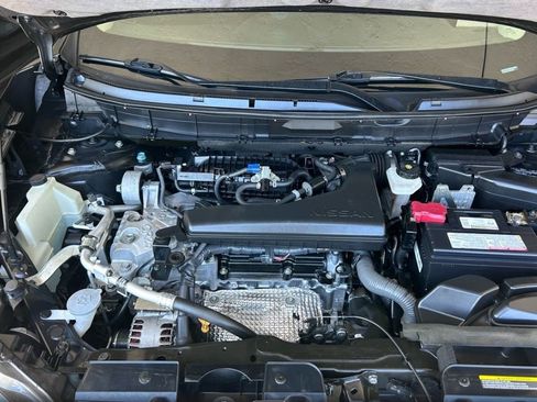 Used 2018 Nissan Rogue SV image 8