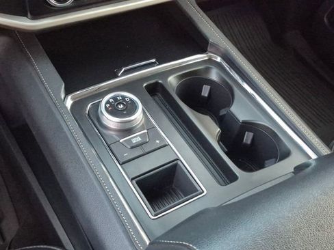 Used 2024 Ford Expedition Max XLT image 12