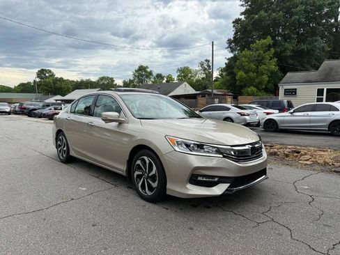 Used 2016 Honda Accord EX-L image 2