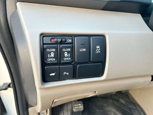 Used 2014 Honda Odyssey Touring Elite image 15
