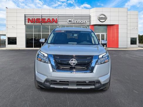 Certified 2024 Nissan Pathfinder SL image 8