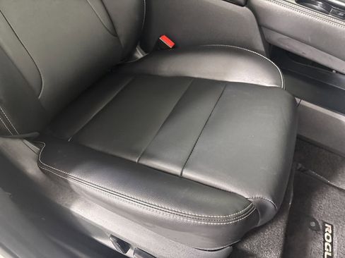 Used 2023 Nissan Rogue SL w/ SL Premium Package image 33