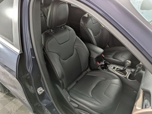 Used 2016 Jeep Cherokee Limited image 27