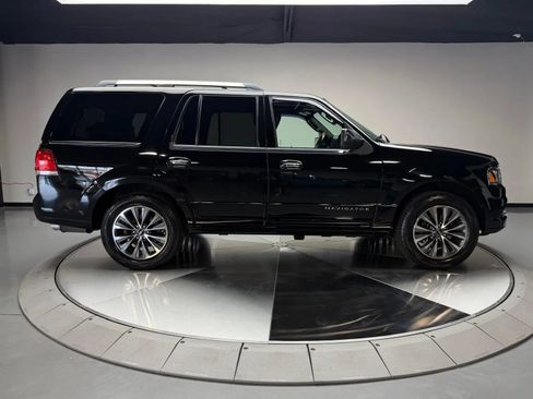 Used 2017 Lincoln Navigator Select AWD/4WD image 6