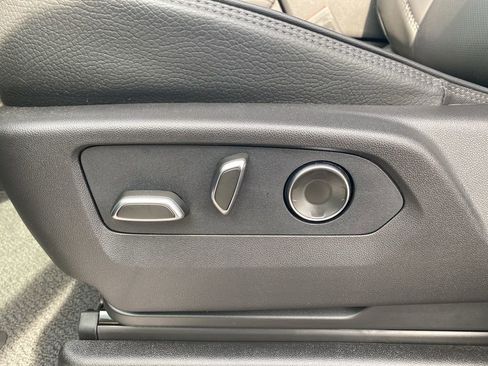 Used 2026 GMC Yukon Denali w/ Advanced Technology Package image 13