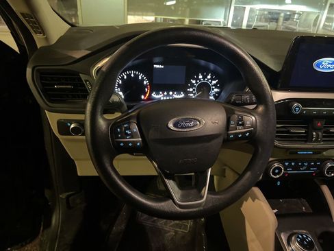Used 2020 Ford Escape SE image 12