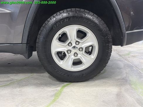 Used 2016 Jeep Grand Cherokee Laredo w/ Quick Order Package 23E AWD/4WD image 16