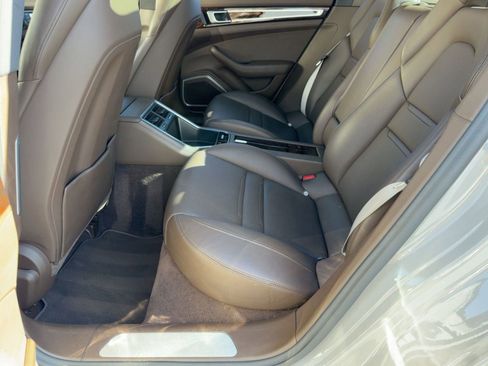 Used 2022 Porsche Panamera 4 image 12