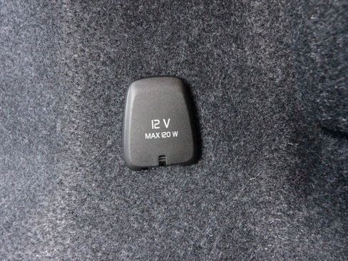 Certified 2025 Volvo XC40 B5 Plus image 34