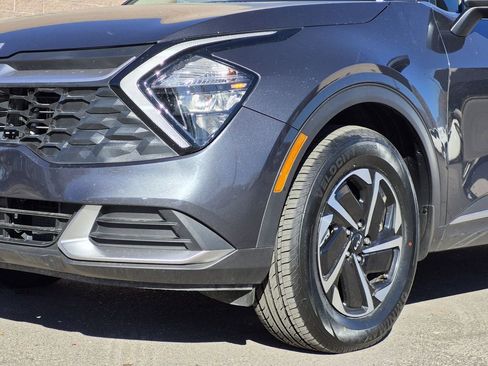 Used 2023 Kia Sportage LX image 5