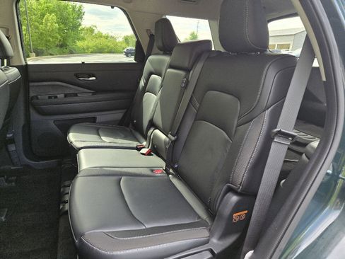 Used 2025 Nissan Pathfinder SL AWD/4WD image 26