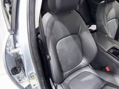 Used 2017 Jaguar XE Premium image 63