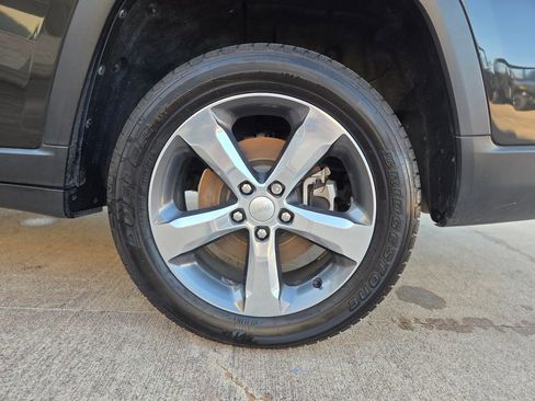 Used 2022 Jeep Grand Cherokee L Limited AWD/4WD image 34