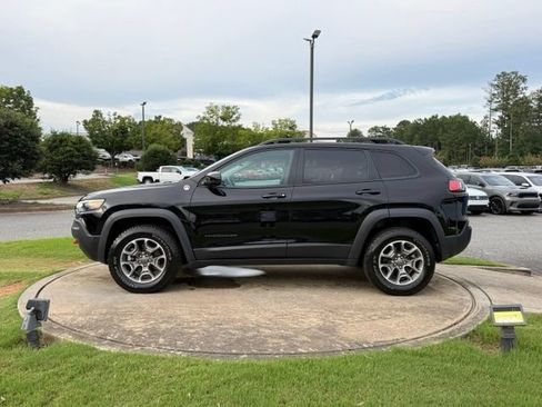 Used 2022 Jeep Cherokee Trailhawk w/ Premium Leather Package AWD/4WD image 4