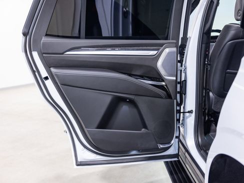Used 2026 Cadillac Escalade V w/ LPO, ONYX Package AWD/4WD image 28