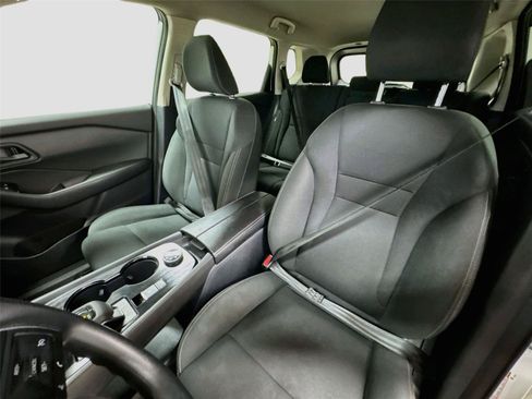 Used 2024 Nissan Rogue S AWD/4WD image 19