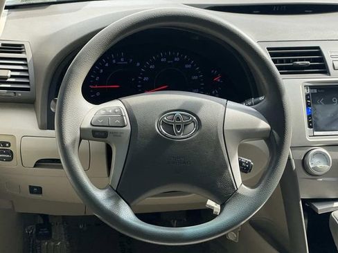 Used 2011 Toyota Camry LE image 7