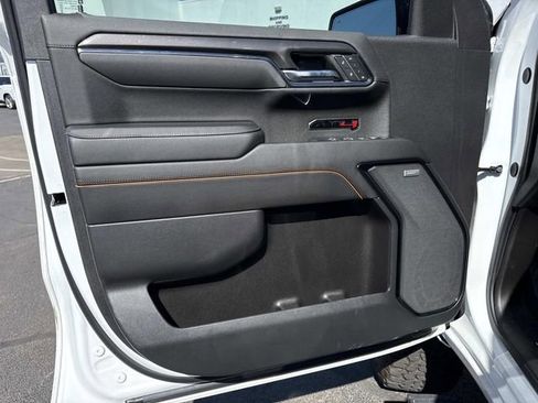 Used 2024 GMC Sierra 1500 AT4 w/ Technology Package AWD/4WD image 8