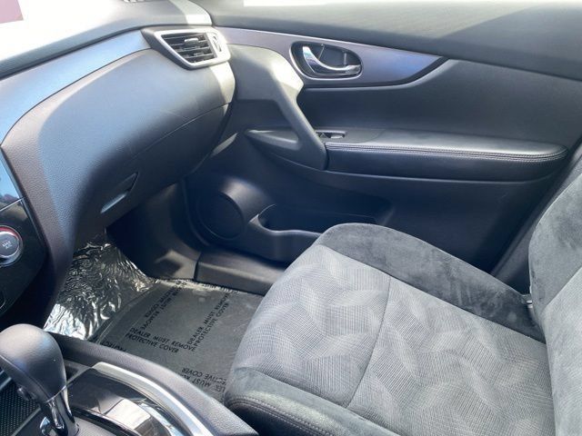 Used 2016 Nissan Rogue SV AWD/4WD image 15