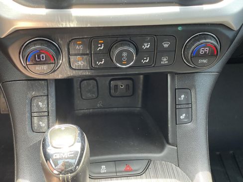 Used 2019 GMC Acadia SLT w/ Black Edition FWD image 29