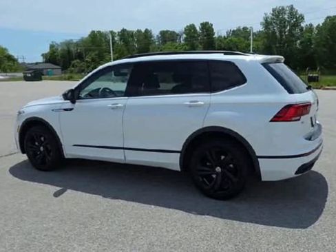 Used 2023 Volkswagen Tiguan SE R-Line FWD image 5