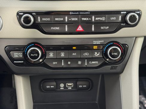 Used 2019 Kia Niro LX image 28