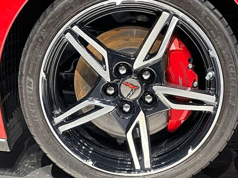 Used 2021 Chevrolet Corvette Stingray w/ Z51 Performance Package image 16