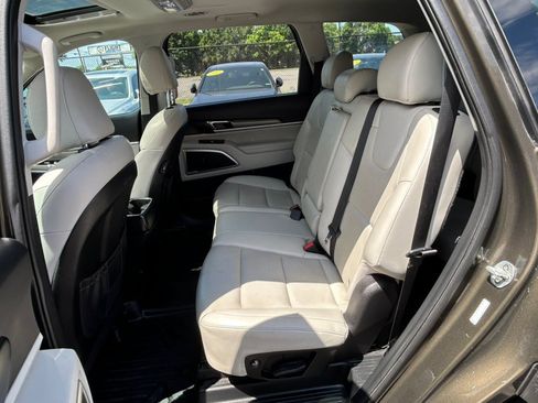 Used 2020 Kia Telluride S w/ S 8 Passenger Seating Package AWD/4WD image 13