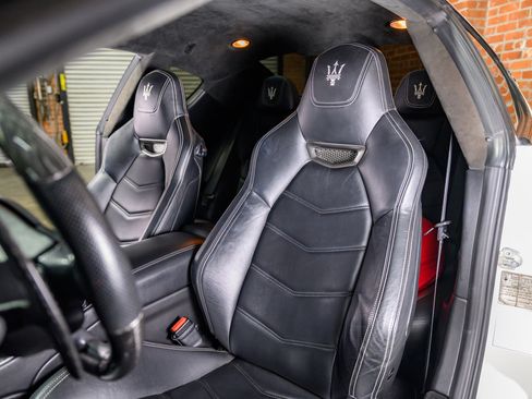 Used 2015 Maserati GranTurismo MC image 20