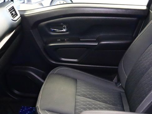 Used 2018 Nissan Titan SV w/ SV Convenience Package AWD/4WD image 16