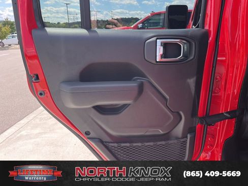 New 2025 Jeep Gladiator Sport image 14