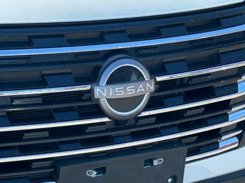Used 2024 Nissan Rogue S AWD/4WD image 11
