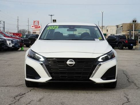 Used 2025 Nissan Altima 2.5 SV image 2