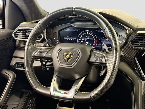 Used 2022 Lamborghini Urus image 16