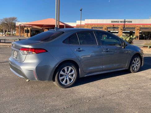 Used 2021 Toyota Corolla LE image 5