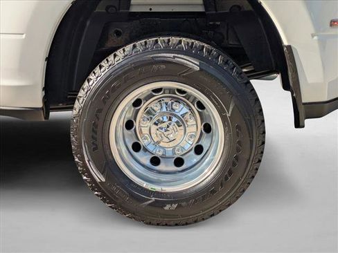 New 2026 RAM 3500 Laramie AWD/4WD image 9