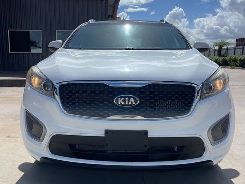 Used 2016 Kia Sorento SX FWD image 2
