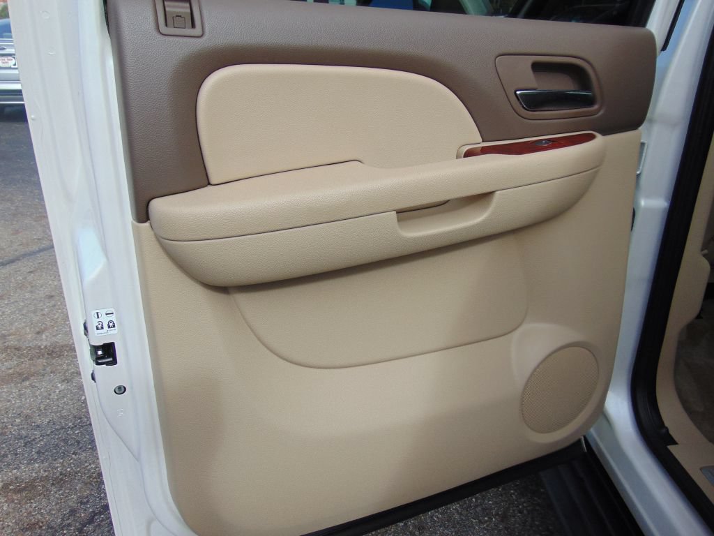 Used 2010 Chevrolet Avalanche LTZ AWD/4WD image 24