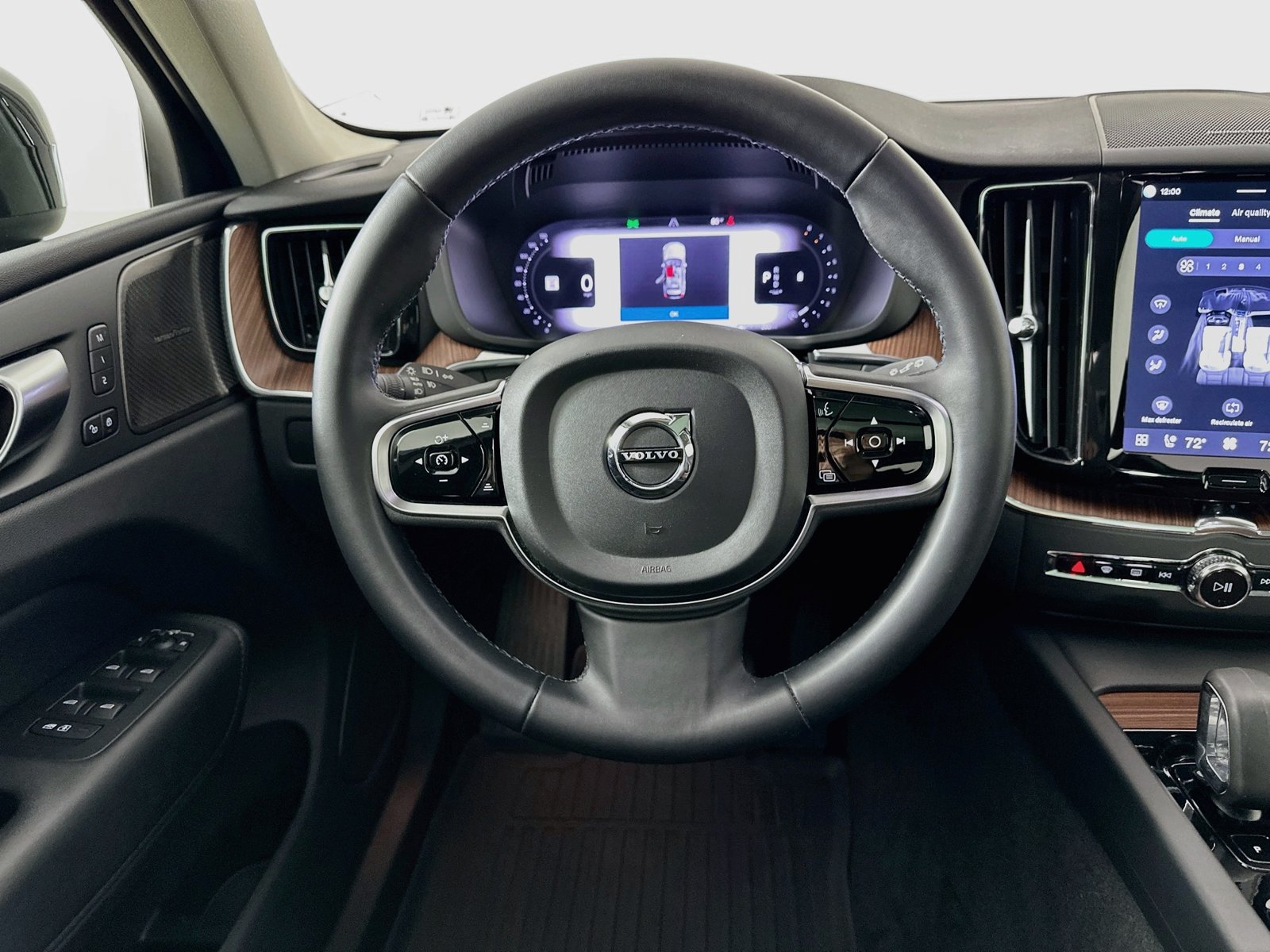 Used 2024 Volvo XC60 B5 Plus w/ Climate Package AWD/4WD image 15
