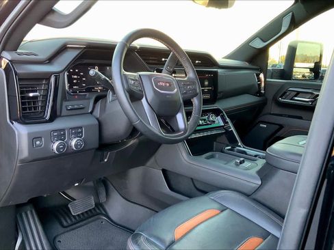 Used 2025 GMC Sierra 2500 AT4 w/ AT4 Premium Plus Package image 17