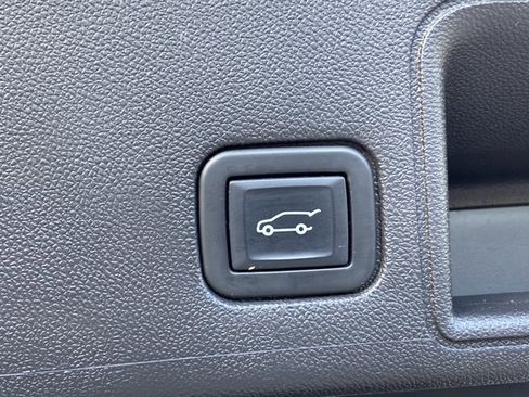 Used 2022 GMC Terrain SLT w/ LPO, Floor Liner Package image 52