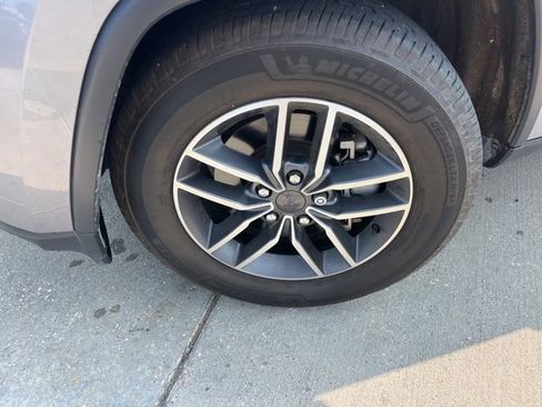 Used 2021 Jeep Grand Cherokee Limited image 30