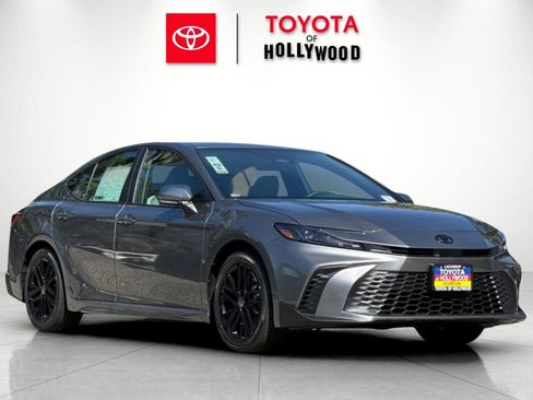 New 2026 Toyota Camry SE FWD image 1