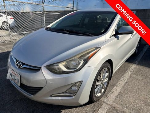 Used 2015 Hyundai Elantra SE w/ Option Group 02 FWD image 2