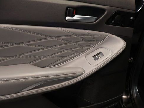 Used 2020 Toyota Avalon Limited image 27